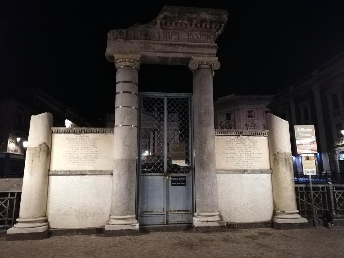 Апартаменты La Casa Di Carta In Piazza Stesicoro Катания Экстерьер фото
