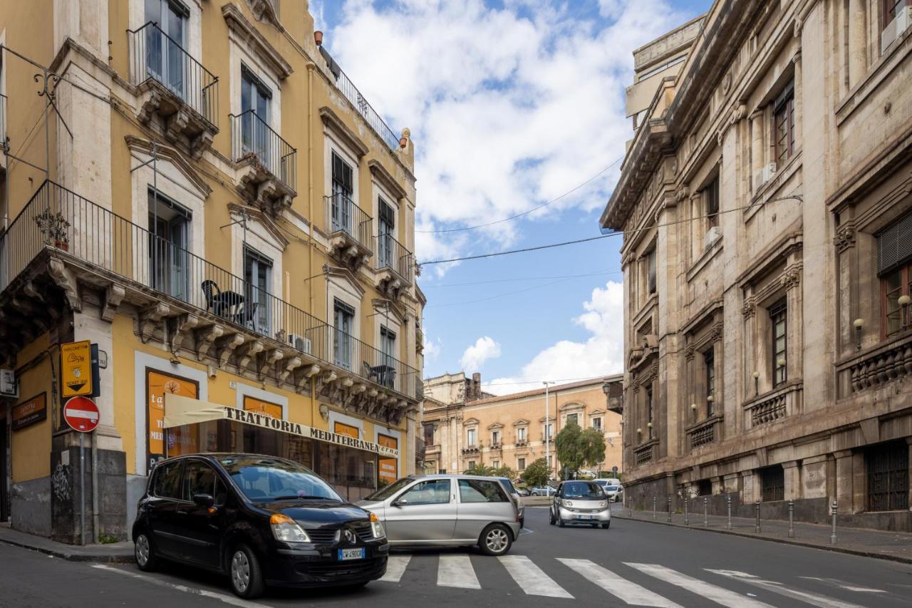 Апартаменты La Casa Di Carta In Piazza Stesicoro Катания Экстерьер фото