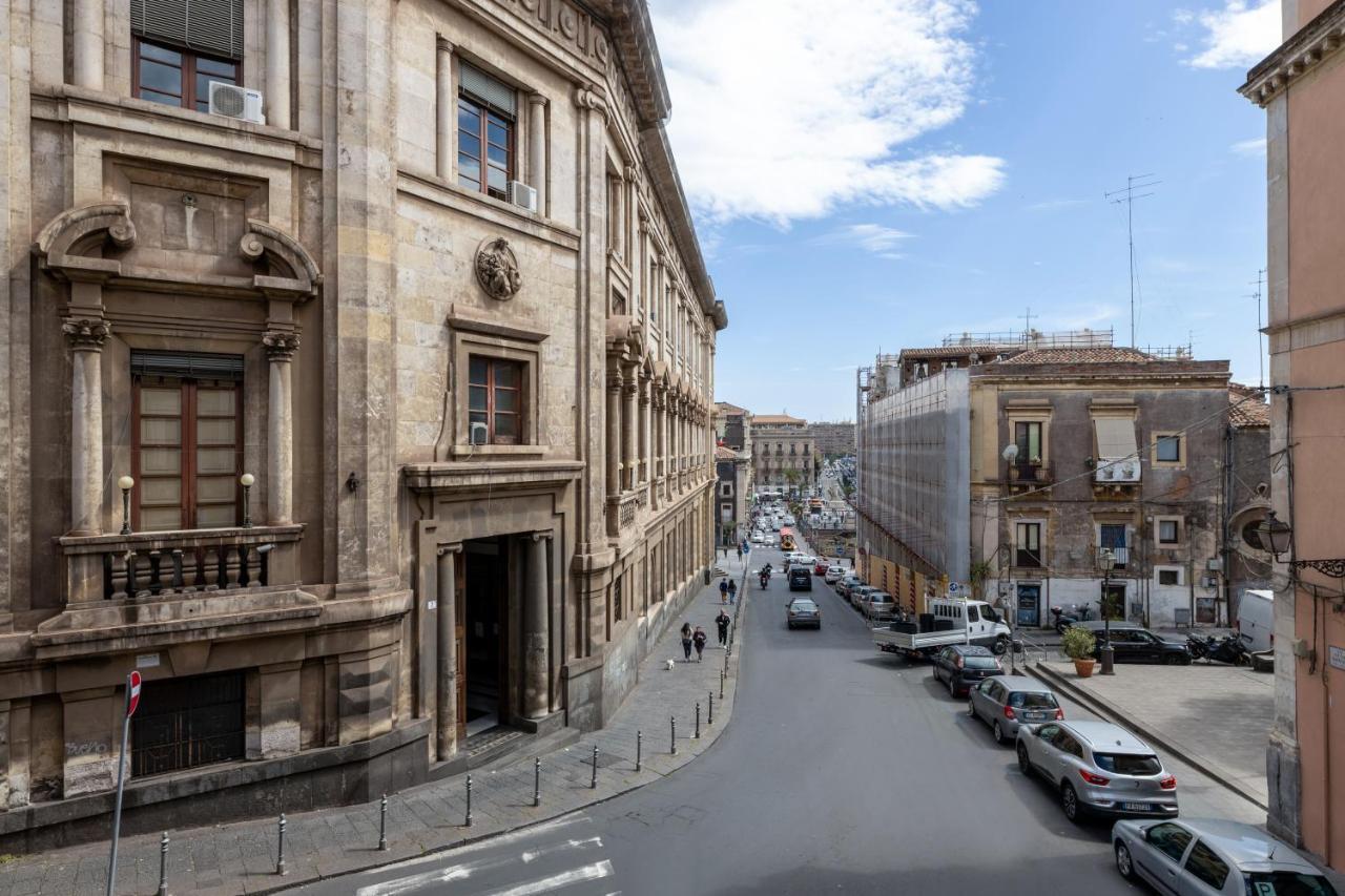 Апартаменты La Casa Di Carta In Piazza Stesicoro Катания Экстерьер фото
