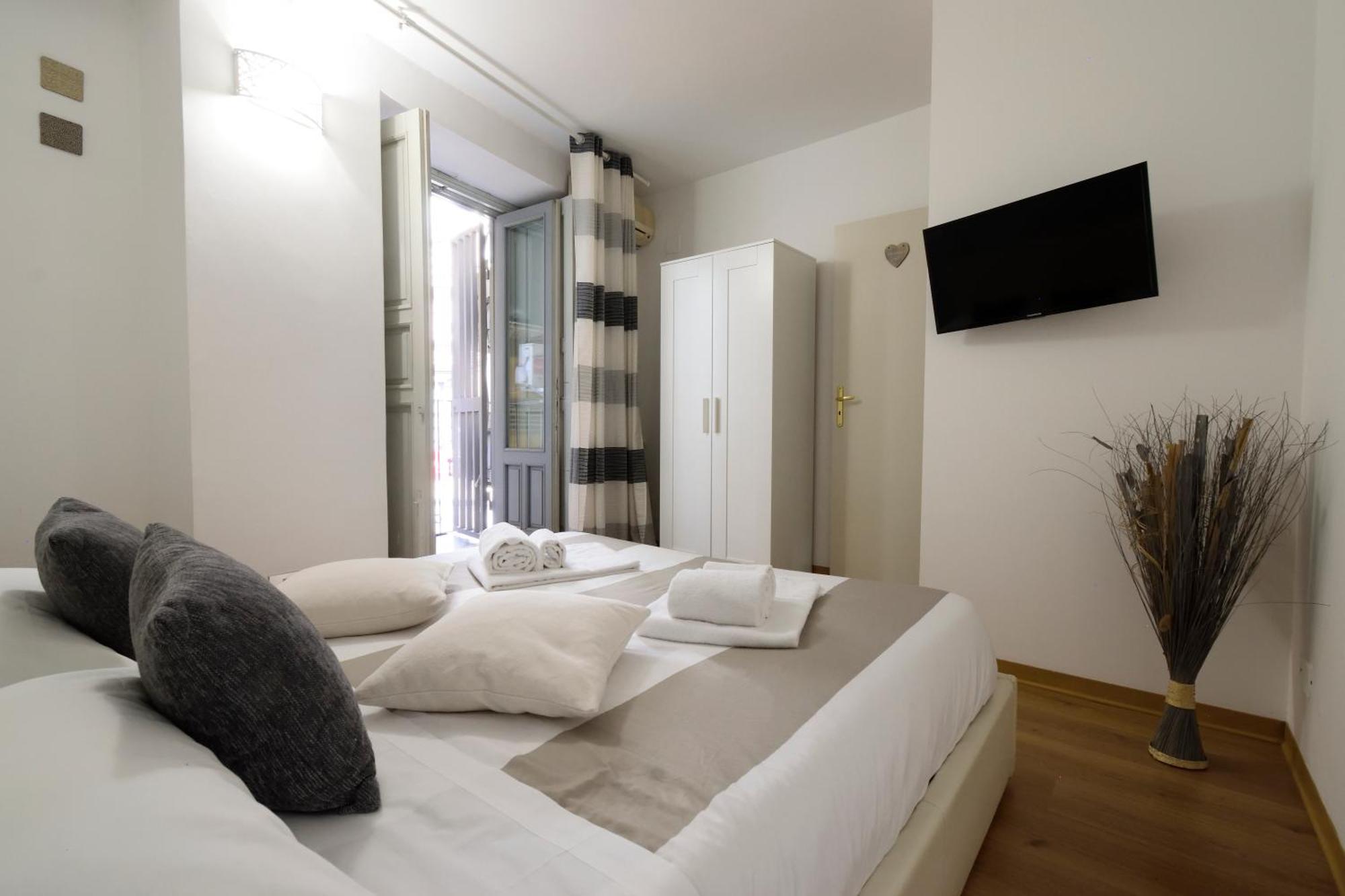 Апартаменты La Casa Di Carta In Piazza Stesicoro Катания Экстерьер фото