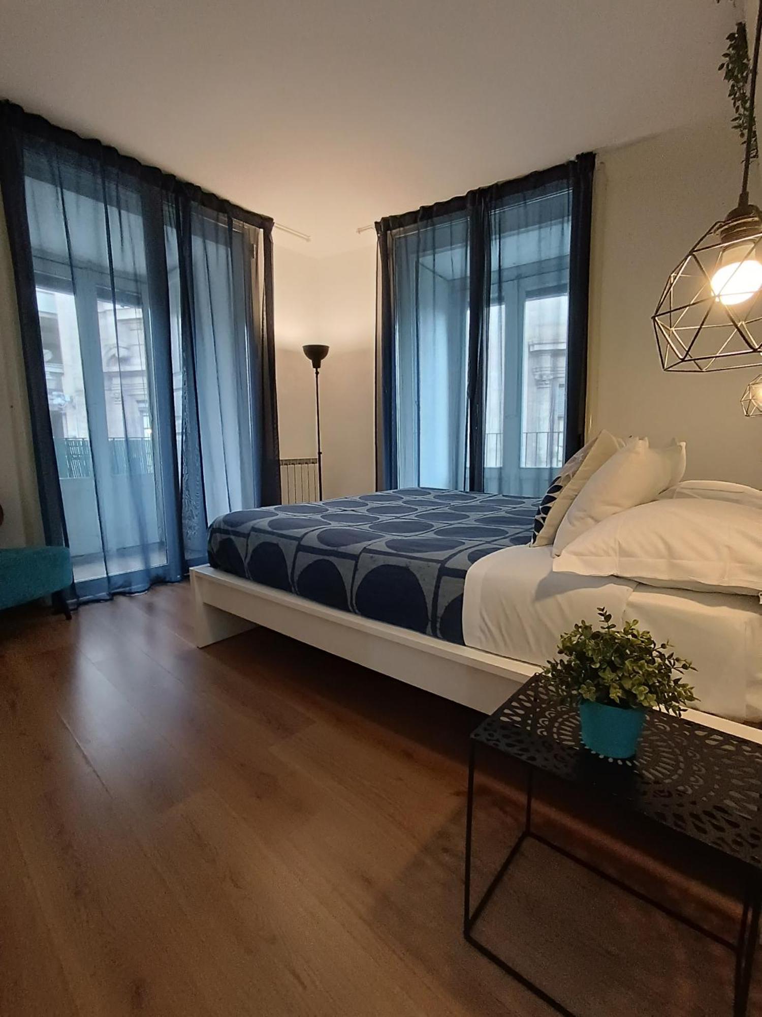 Апартаменты La Casa Di Carta In Piazza Stesicoro Катания Экстерьер фото
