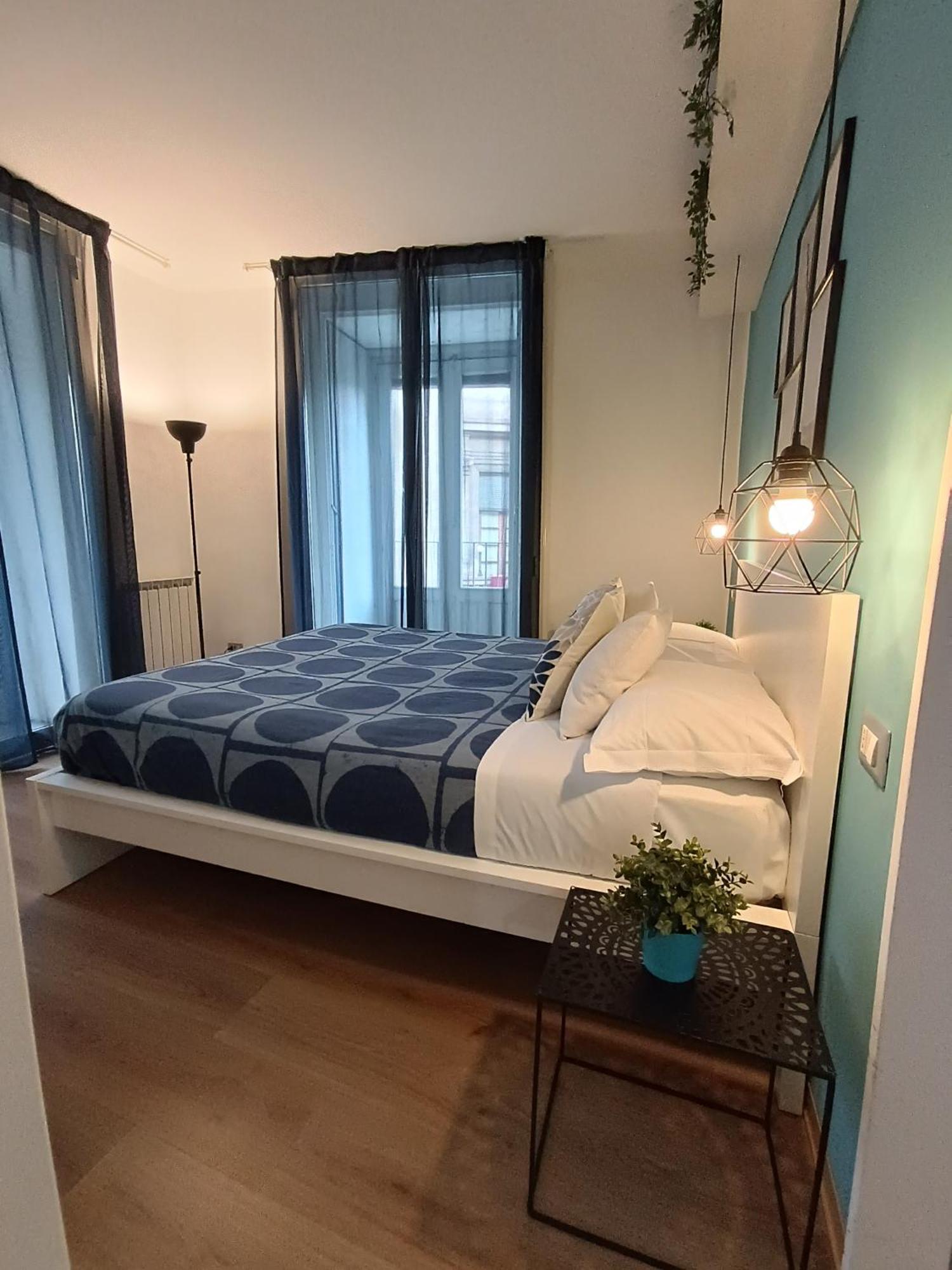 Апартаменты La Casa Di Carta In Piazza Stesicoro Катания Экстерьер фото